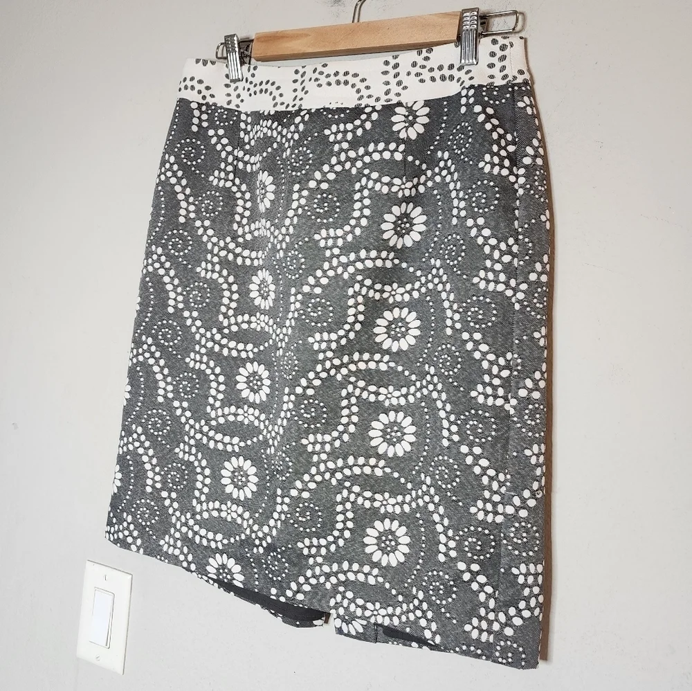 Banana Republic grey floral pencil skirt. Women's‎ size 6